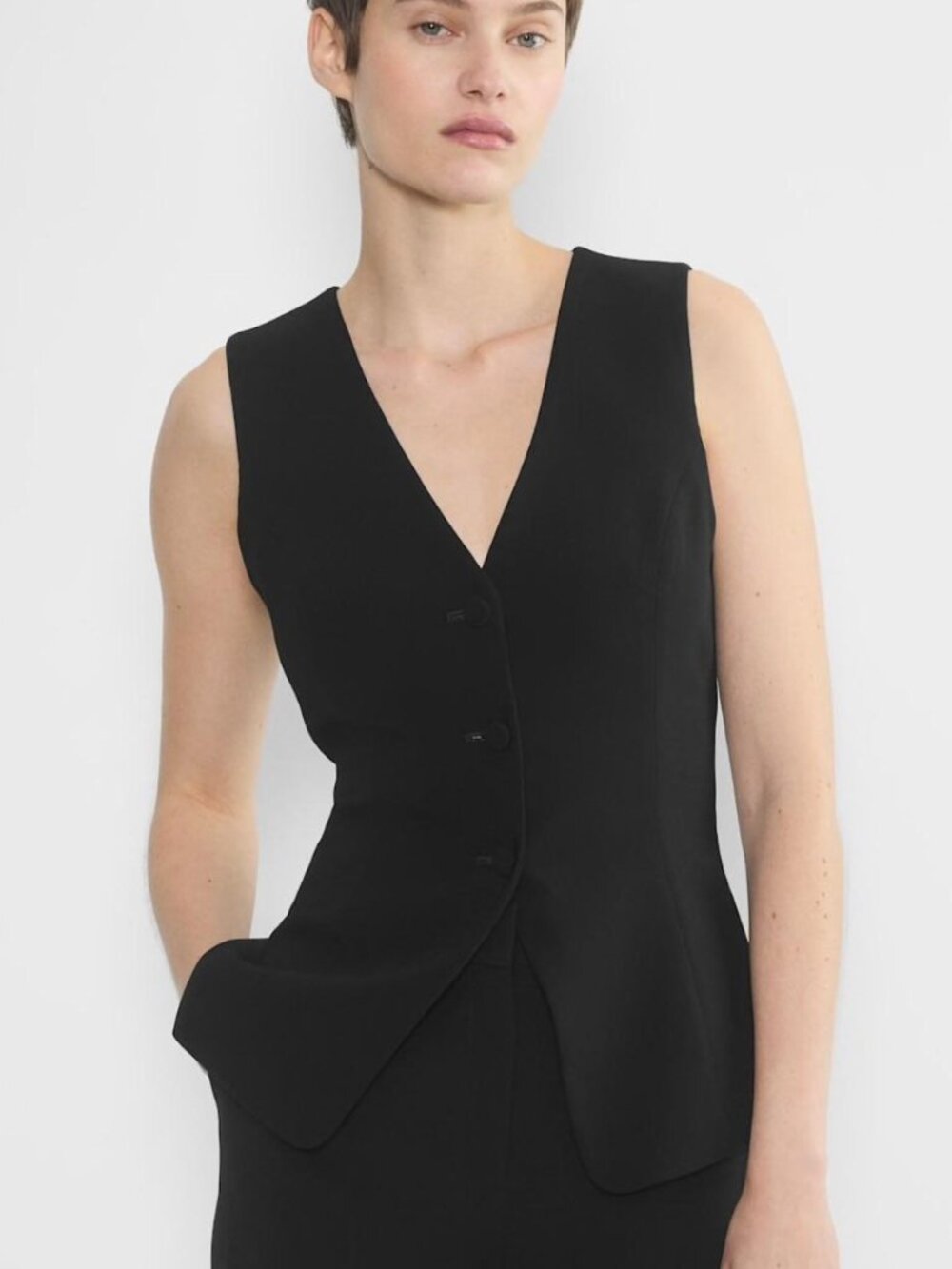 Aritzia women's black Account Vest Size 10